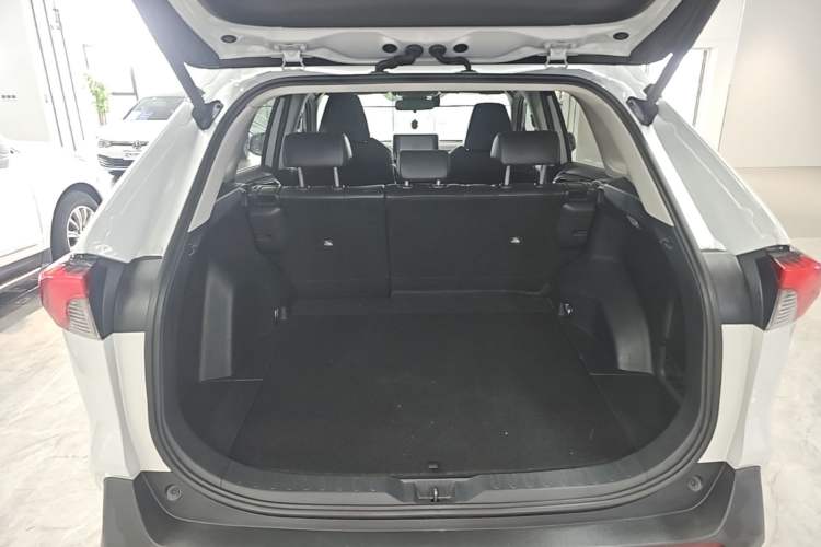 Used Toyota RAV4 2020 2.0L CVT Two-Wheel Drive Prestige Edition Trunk