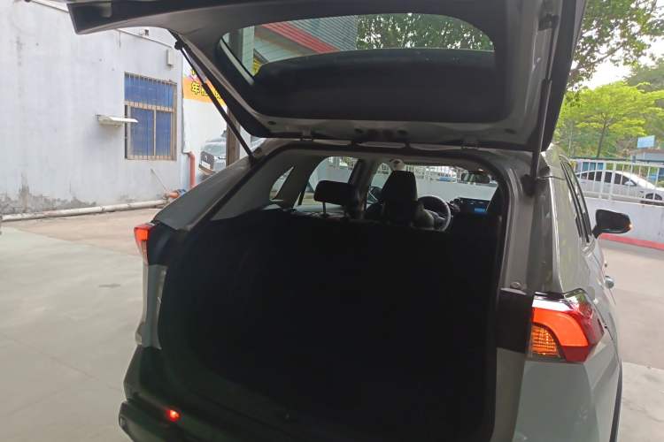 Used Toyota RAV4 2020 2.0L CVT Two-Wheel Drive Fashion Edition Trunk