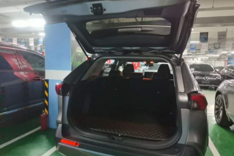 Used Toyota RAV4 2020 2.0L CVT 4x4 Style PLUS Edition Trunk