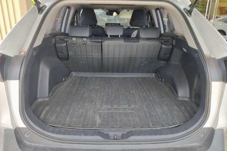 Used Toyota RAV4 2020 2.0L CVT Two-Wheel Drive Prestige Edition Trunk