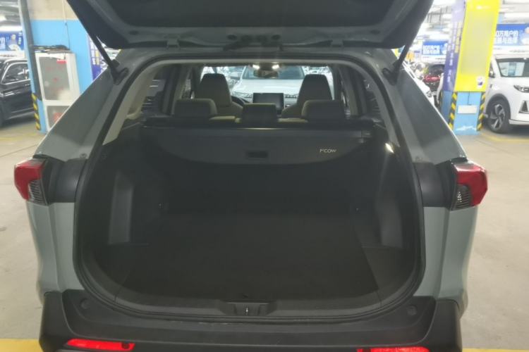 Used Toyota RAV4 2020 2.0L CVT 4x4 Trend Edition Trunk