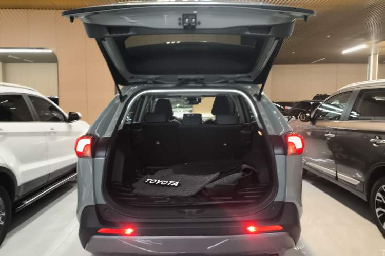 Used Toyota RAV4 2020 2.0L CVT Two-Wheel Drive Fashion Edition Trunk