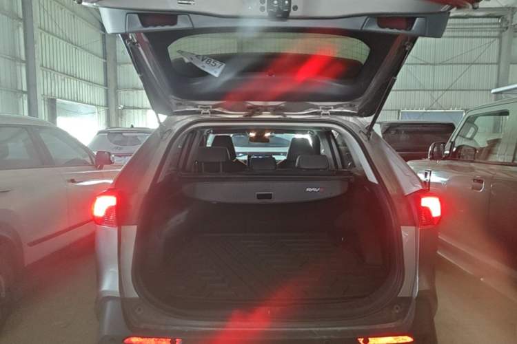 Used Toyota RAV4 2020 2.0L CVT Two-Wheel Drive Fashion PLUS Edition Trunk
