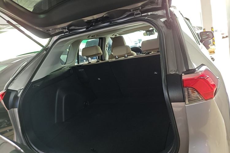 Used Toyota RAV4 2020 2.0L CVT 4x4 Trend Edition Trunk
