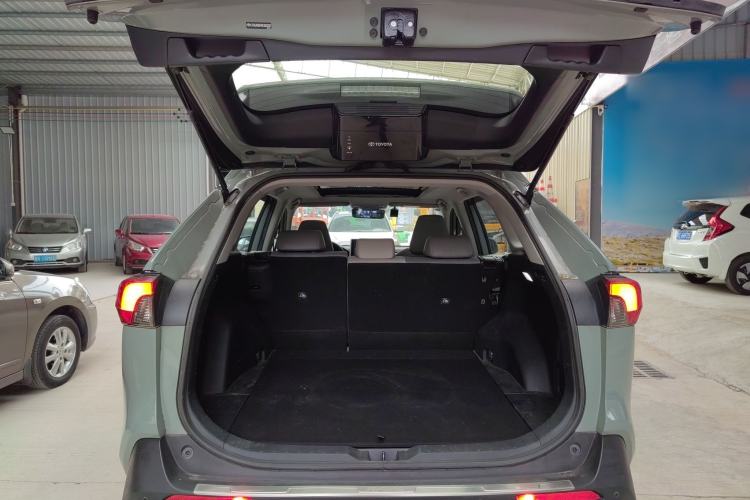 Used Toyota RAV4 2020 2.0L CVT Four-Wheel Drive Prestige Edition Trunk