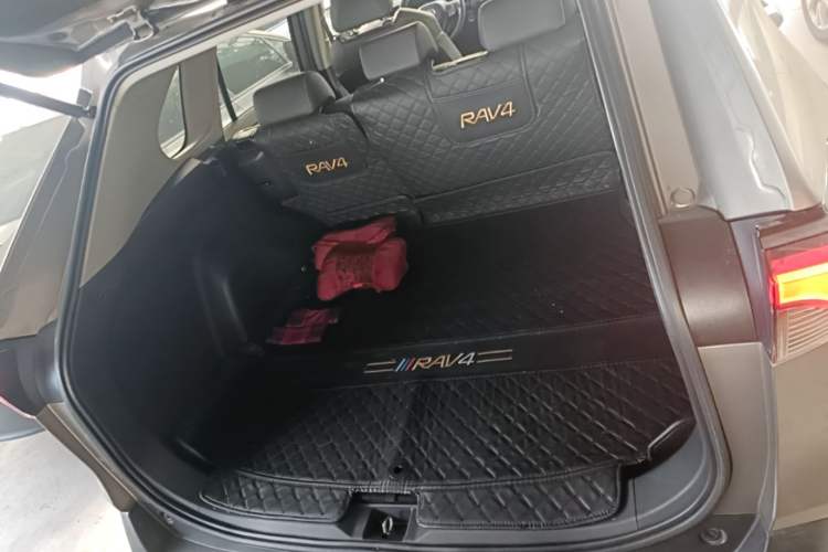 Used Toyota RAV4 2020 Dual-Engine 2.5L E-CVT 4x4 Elite PLUS Edition Trunk