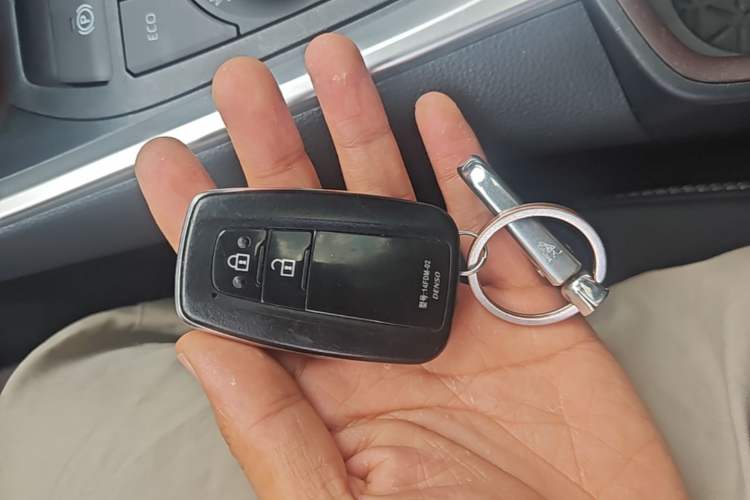 Used Toyota RAV4 2020 2.0L CVT Four-Wheel Drive Prestige Edition Vehicle Key