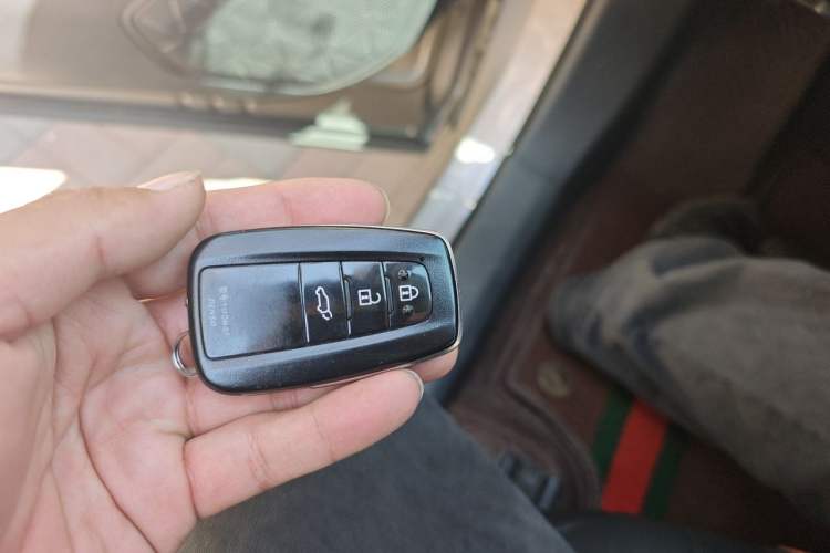Used Toyota RAV4 2020 Dual-Motor 2.5L E-CVT Four-Wheel Drive Flagship Edition Vehicle Key