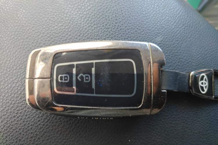 Used Toyota RAV4 2020 2.0L CVT Two-Wheel Drive Fashion Edition Vehicle Key
