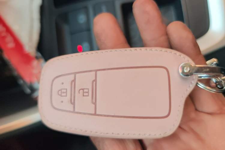 Used Toyota RAV4 2020 2.0L CVT Two-Wheel Drive Fashion Edition Vehicle Key