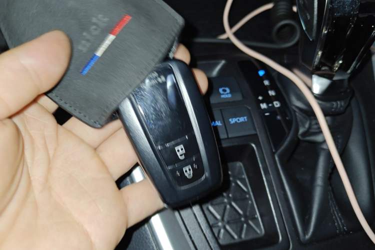 Used Toyota RAV4 2020 2.0L CVT Two-Wheel Drive Fashion PLUS Edition Vehicle Key