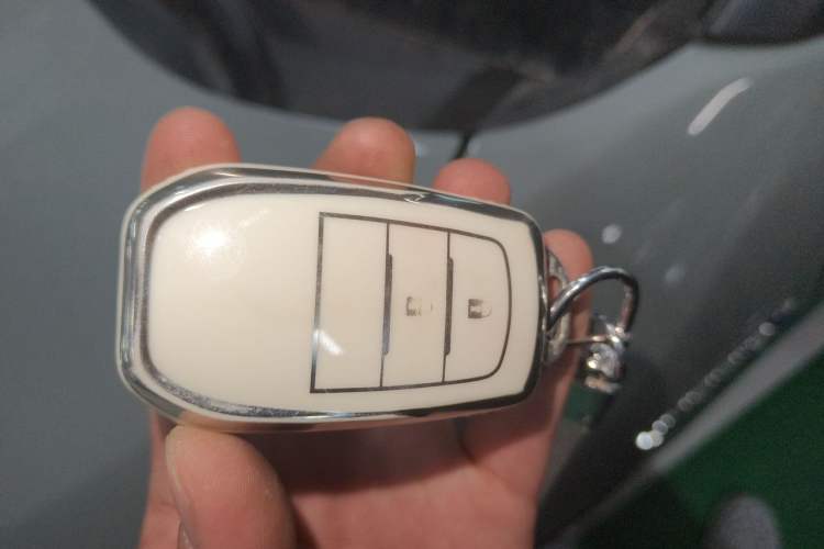 Used Toyota RAV4 2020 Dual-Engine 2.5L E-CVT Four-Wheel Drive Elite Edition Vehicle Key