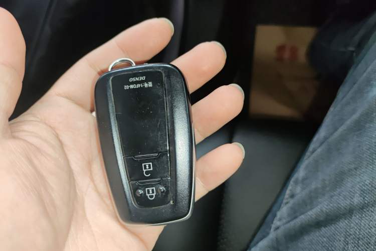 Used Toyota RAV4 2020 2.0L CVT Two-Wheel Drive Fashion Edition Vehicle Key