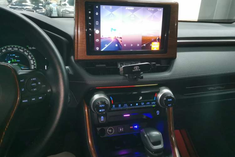 Used Toyota RAV4 2020 2.0L CVT Two-Wheel Drive Fashion Edition Audio And AC Panel