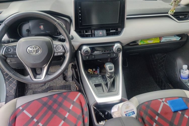 Used Toyota RAV4 2020 2.0L CVT Two-Wheel Drive Prestige Edition Center Console