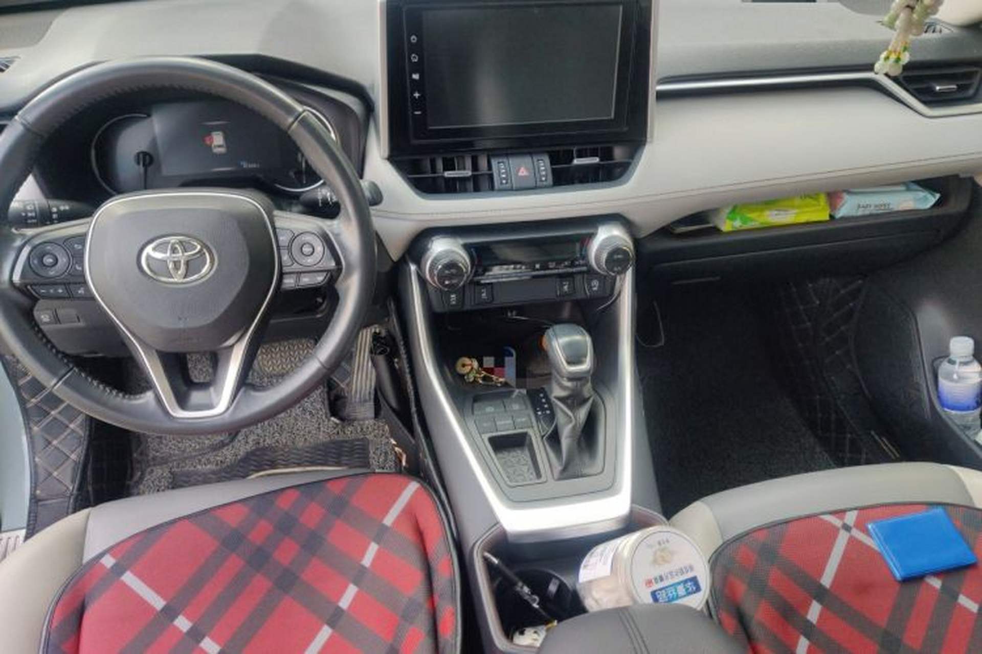 Used Toyota RAV4 2020 2.0L CVT Two-Wheel Drive Prestige Edition Center Console