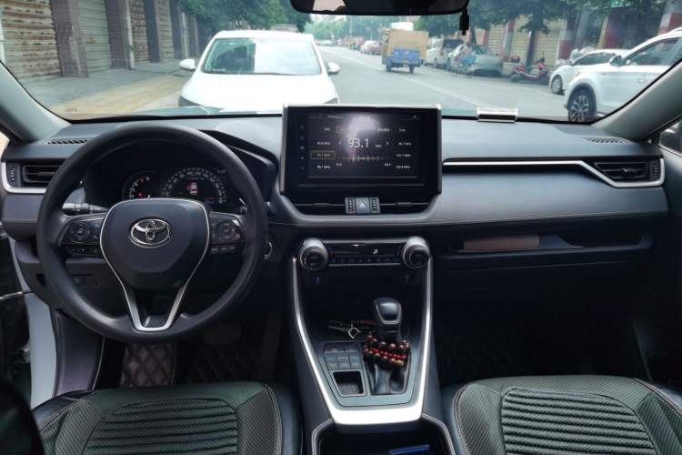 Used Toyota RAV4 2020 2.0L CVT 4x4 Trend Edition Center Console