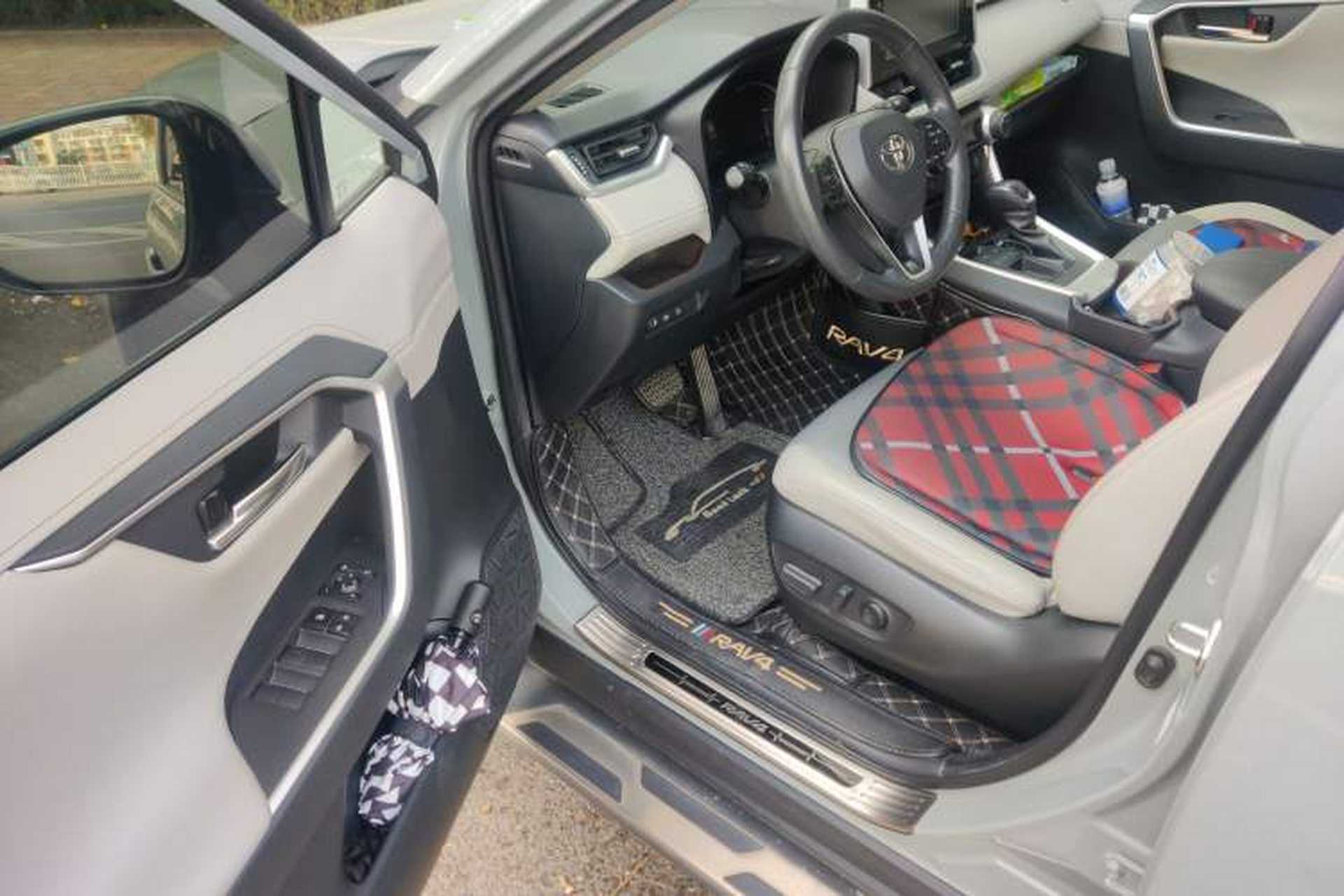 Used Toyota RAV4 2020 2.0L CVT Two-Wheel Drive Prestige Edition Driver Seat