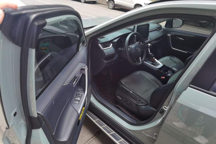 Used Toyota RAV4 2020 2.0L CVT 4x4 Trend Edition Driver Seat