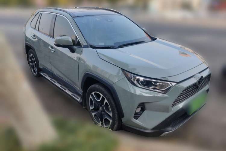 Used Toyota RAV4 2020 2.0L CVT Two-Wheel Drive Prestige Edition Front Right 45 Deg