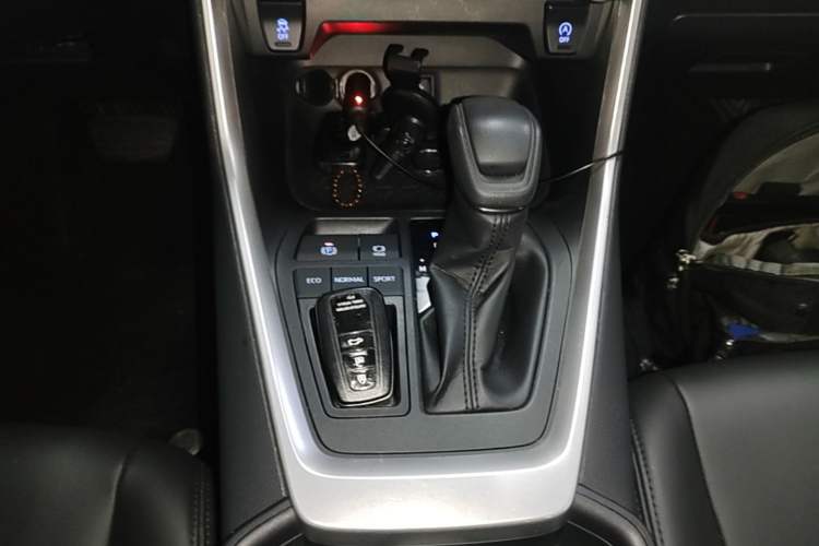 Used Toyota RAV4 2020 2.0L CVT Two-Wheel Drive Urban Edition Gear Lever