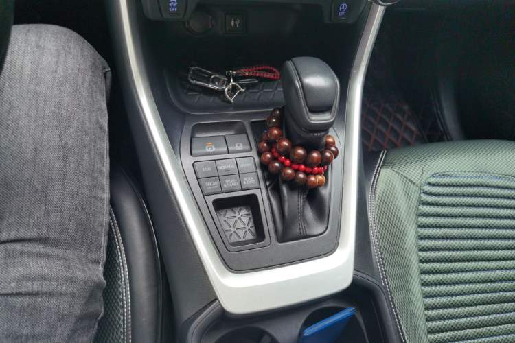 Used Toyota RAV4 2020 2.0L CVT 4x4 Trend Edition Gear Lever