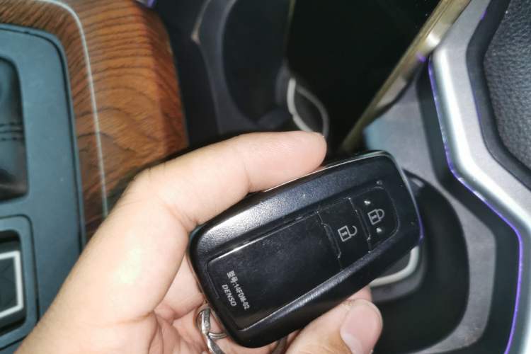 Used Toyota RAV4 2020 2.0L CVT Two-Wheel Drive Fashion Edition Interior 1