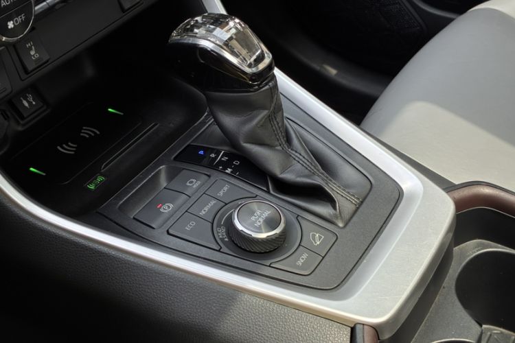 Used Toyota RAV4 2020 2.0L CVT Four-Wheel Drive Prestige Edition Interior 2