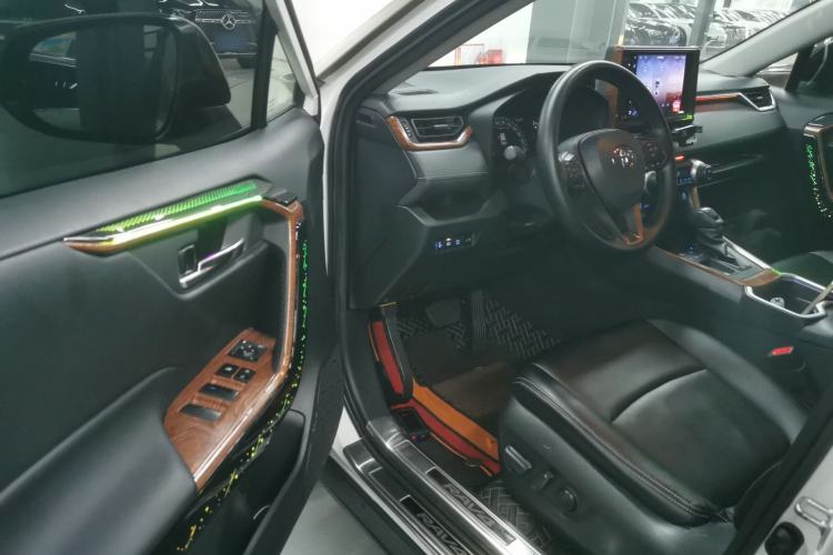 Used Toyota RAV4 2020 2.0L CVT Two-Wheel Drive Fashion Edition Interior 3