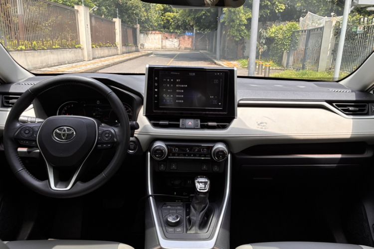 Used Toyota RAV4 2020 2.0L CVT Four-Wheel Drive Prestige Edition Interior 5
