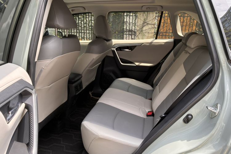 Used Toyota RAV4 2020 2.0L CVT Four-Wheel Drive Prestige Edition Interior 6