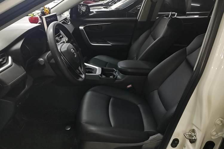 Used Toyota RAV4 2020 2.0L CVT Two-Wheel Drive Urban Edition Left Front Seat