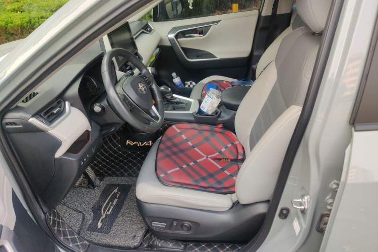 Used Toyota RAV4 2020 2.0L CVT Two-Wheel Drive Prestige Edition Left Front Seat