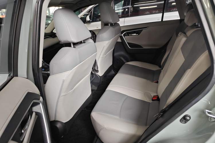 Used Toyota RAV4 2020 2.0L CVT Four-Wheel Drive Prestige Edition Left Rear Seat