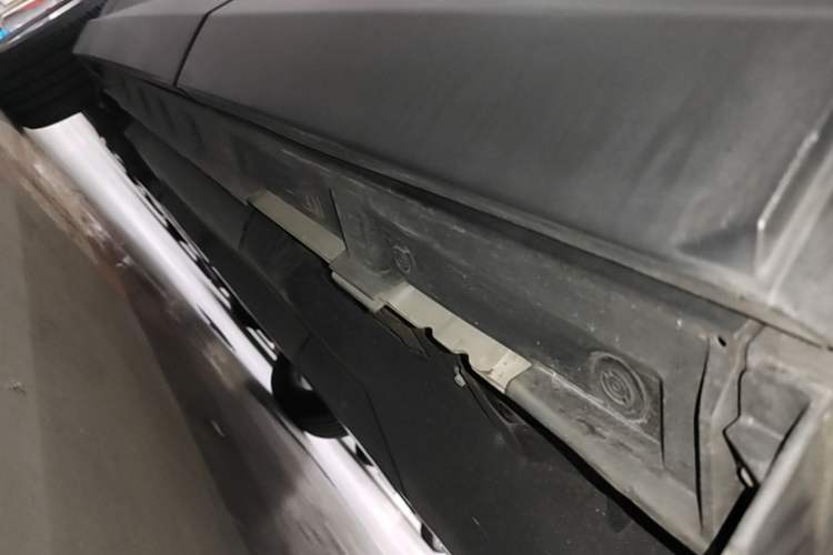 Used Toyota RAV4 2020 2.0L CVT Two-Wheel Drive Urban Edition Left Side Sill