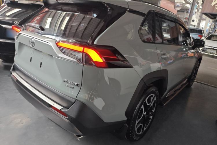 Used Toyota RAV4 2020 2.0L CVT Four-Wheel Drive Prestige Edition Rear Right 45 Deg