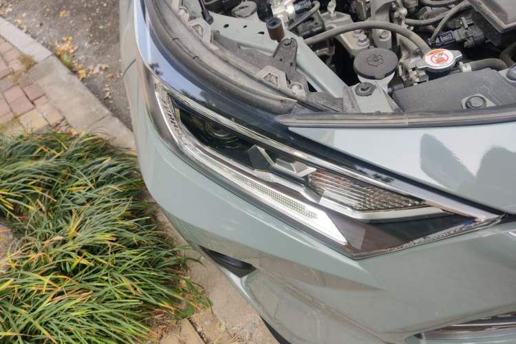 Used Toyota RAV4 2020 2.0L CVT Two-Wheel Drive Prestige Edition Right Front Headlight