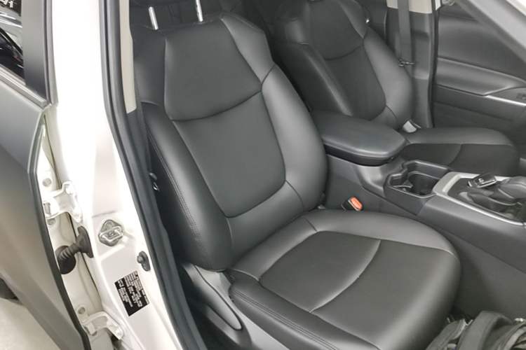 Used Toyota RAV4 2020 2.0L CVT Two-Wheel Drive Urban Edition Right Front Seat