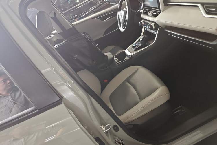 Used Toyota RAV4 2020 2.0L CVT Four-Wheel Drive Prestige Edition Right Front Seat