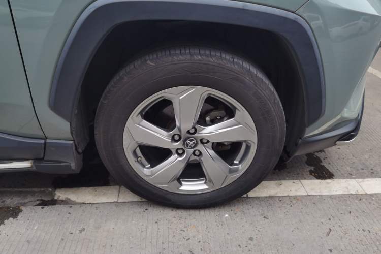 Used Toyota RAV4 2020 2.0L CVT 4x4 Trend Edition Right Front Wheel Hub