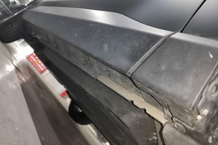 Used Toyota RAV4 2020 2.0L CVT Two-Wheel Drive Urban Edition Right Side Sill
