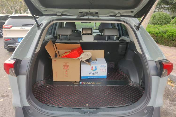 Used Toyota RAV4 2020 2.0L CVT Two-Wheel Drive Prestige Edition Trunk