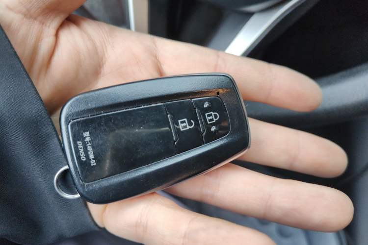 Used Toyota RAV4 2020 2.0L CVT 4x4 Trend Edition Vehicle Key