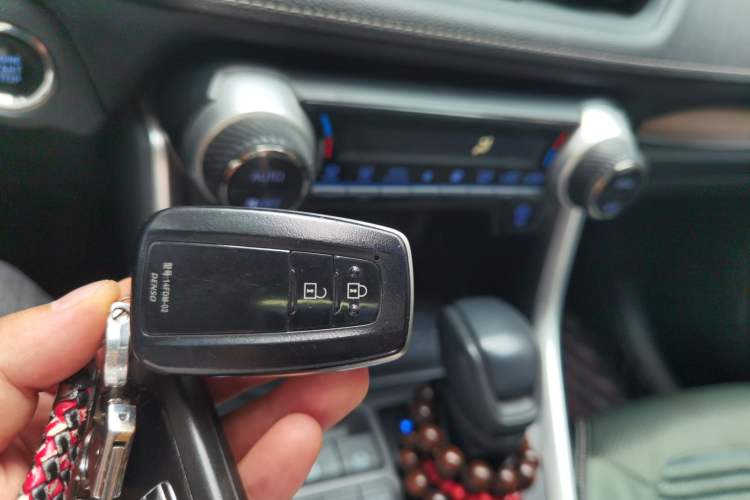 Used Toyota RAV4 2020 2.0L CVT 4x4 Trend Edition Vehicle Key