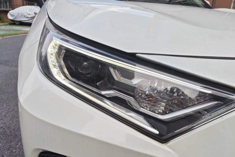 Used Toyota RAV4 2020 2.0L CVT Four-Wheel Drive Prestige Edition Right Front Headlight