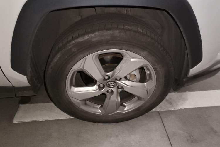 Used Toyota RAV4 2020 Dual-Engine 2.5L E-CVT Two-Wheel Drive Elite Edition Right Front Wheel Hub