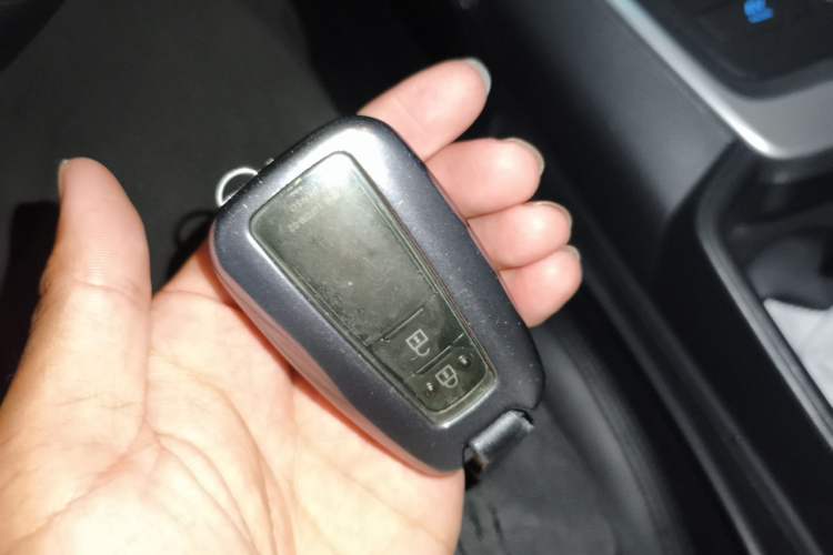 Used Toyota RAV4 2020 Dual-Engine 2.5L E-CVT Two-Wheel Drive Elite Edition Vehicle Key