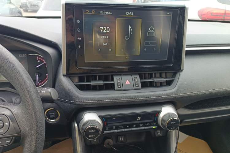 Used Toyota RAV4 2020 2.0L CVT 4x4 Trend Edition Audio And AC Panel