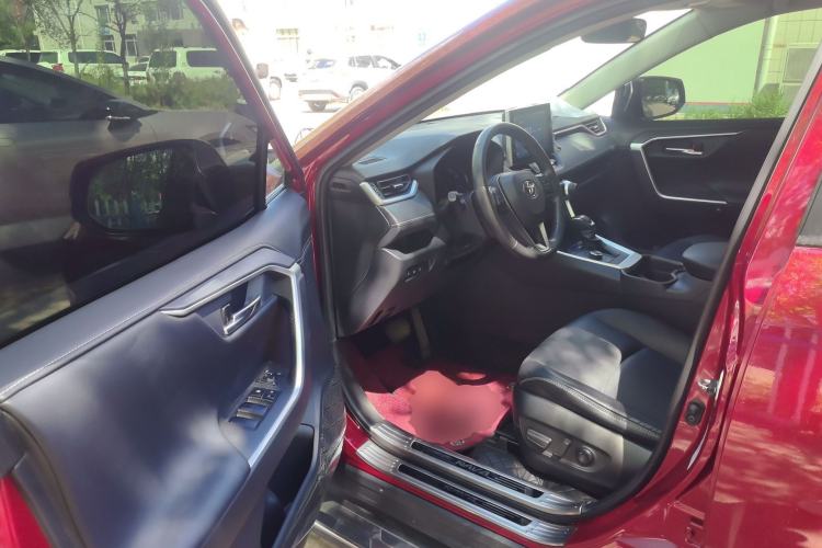 Used Toyota RAV4 2020 Dual-Engine 2.5L E-CVT 4x4 Elite PLUS Edition Driver Seat