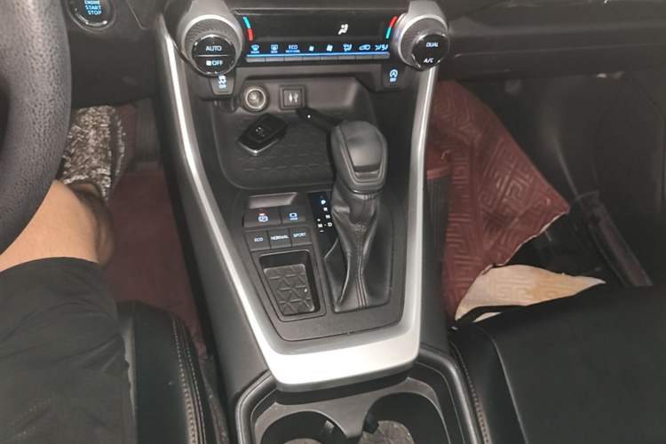 Used Toyota RAV4 2020 2.0L CVT Two-Wheel Drive Fashion Edition Gear Lever